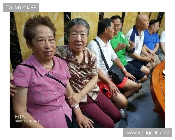 绿茵少年追梦记校园足球场上演激情与友谊的欢笑时光